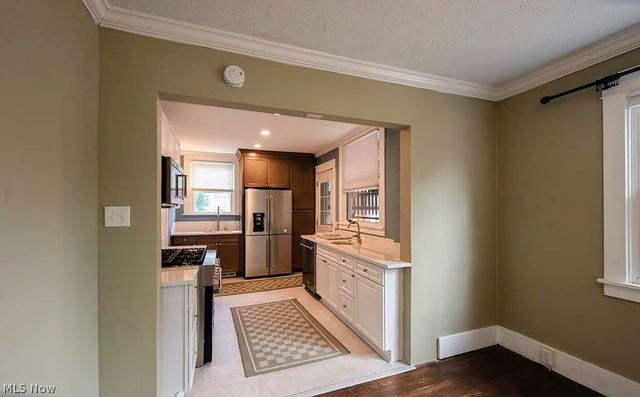 227 Roselawn Avenue NE, Warren, OH 44483