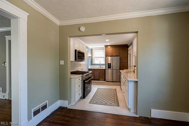227 Roselawn Avenue NE, Warren, OH 44483