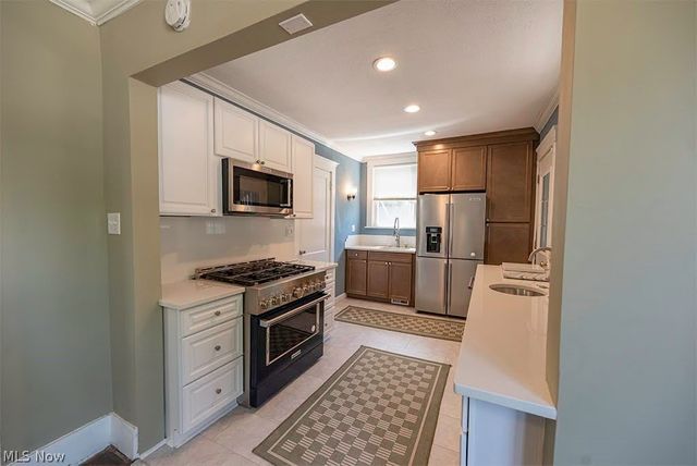 227 Roselawn Avenue NE, Warren, OH 44483