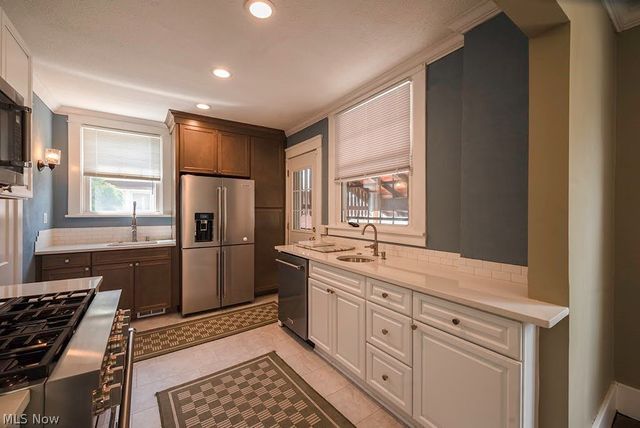 227 Roselawn Avenue NE, Warren, OH 44483