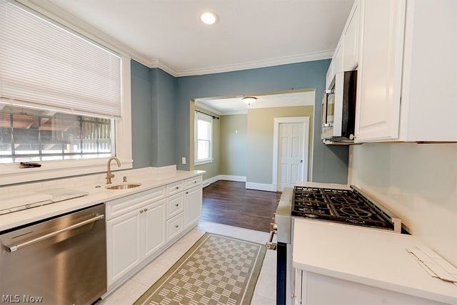 227 Roselawn Avenue NE, Warren, OH 44483