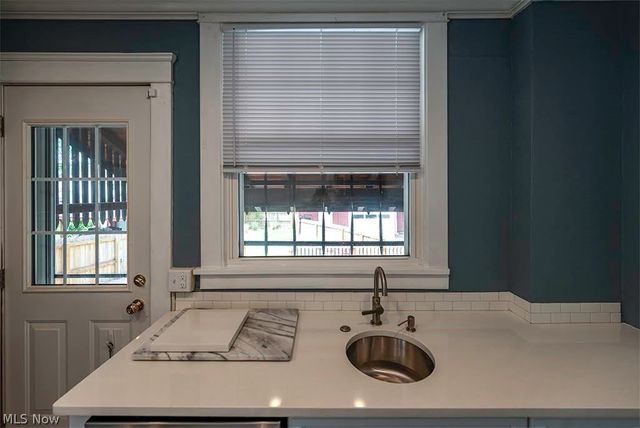 227 Roselawn Avenue NE, Warren, OH 44483