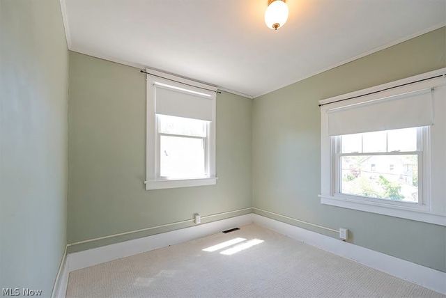 227 Roselawn Avenue NE, Warren, OH 44483