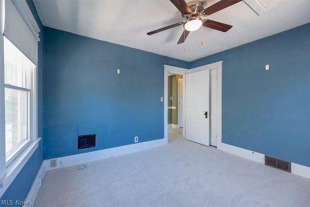 227 Roselawn Avenue NE, Warren, OH 44483