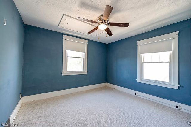 227 Roselawn Avenue NE, Warren, OH 44483