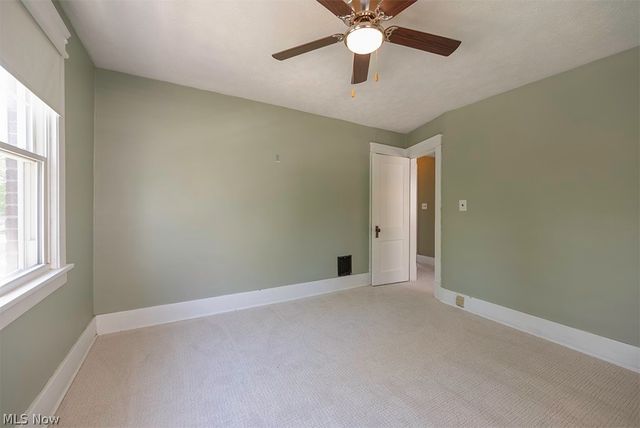 227 Roselawn Avenue NE, Warren, OH 44483