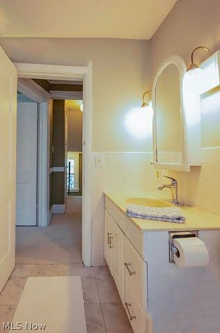 227 Roselawn Avenue NE, Warren, OH 44483