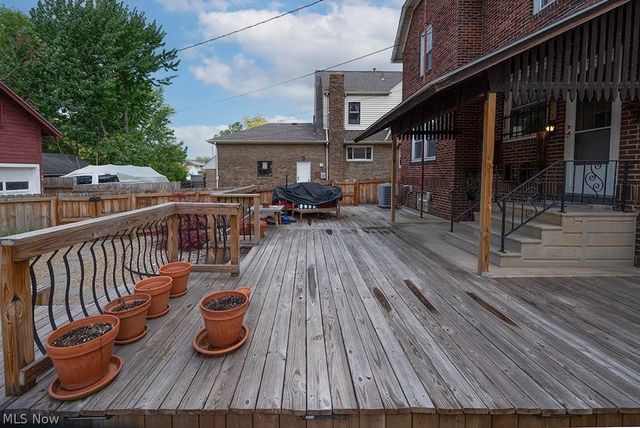 227 Roselawn Avenue NE, Warren, OH 44483