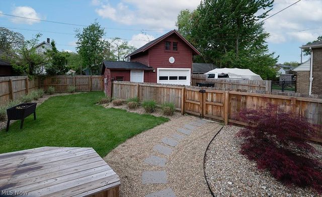 227 Roselawn Avenue NE, Warren, OH 44483