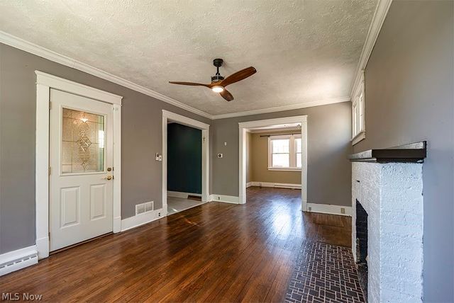 227 Roselawn Avenue NE, Warren, OH 44483