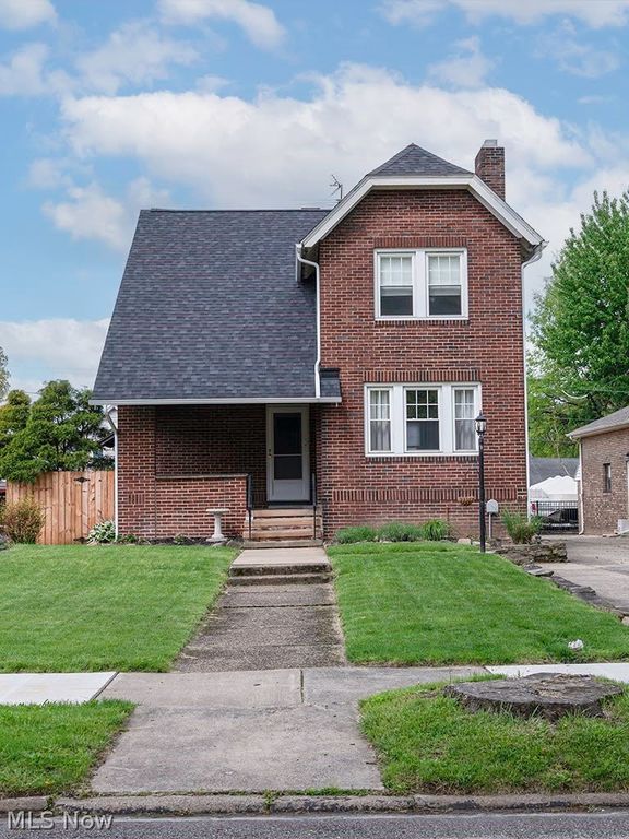 227 Roselawn Avenue NE, Warren, OH 44483