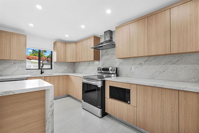 998 SW 11th St, Miami, FL 33129