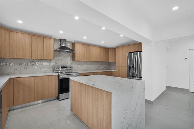 998 SW 11th St, Miami, FL 33129