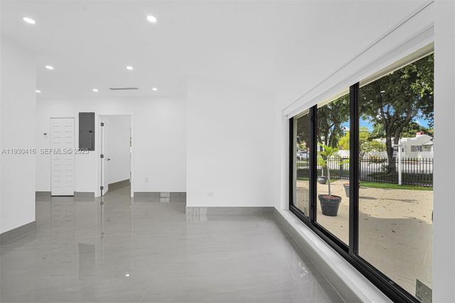 998 SW 11th St, Miami, FL 33129