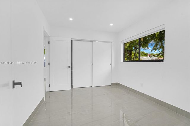 998 SW 11th St, Miami, FL 33129