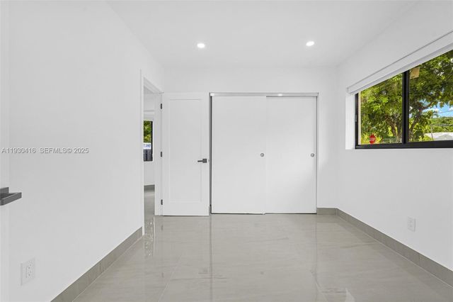 998 SW 11th St, Miami, FL 33129