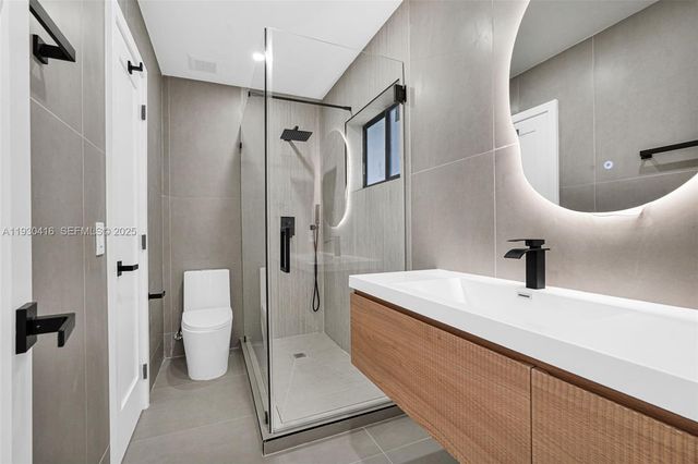 998 SW 11th St, Miami, FL 33129