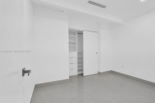 998 SW 11th St, Miami, FL 33129