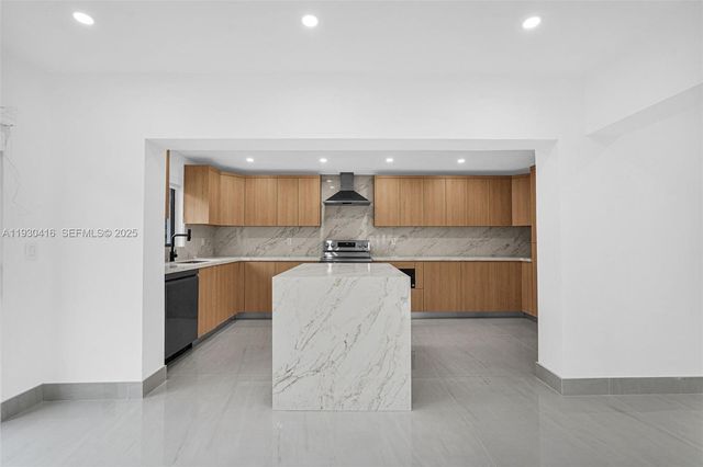 998 SW 11th St, Miami, FL 33129