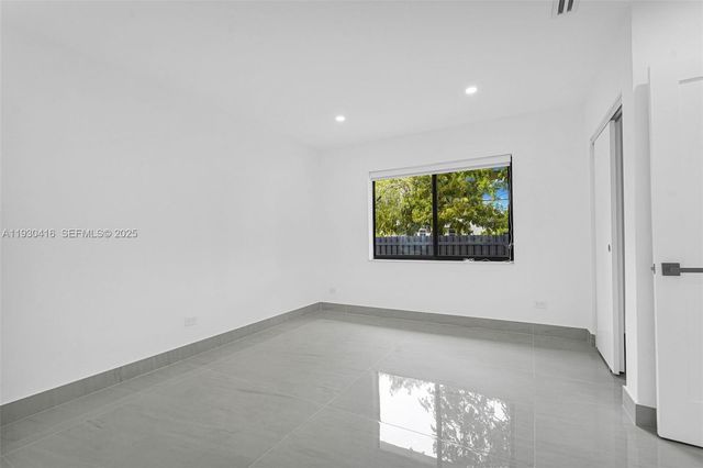 998 SW 11th St, Miami, FL 33129