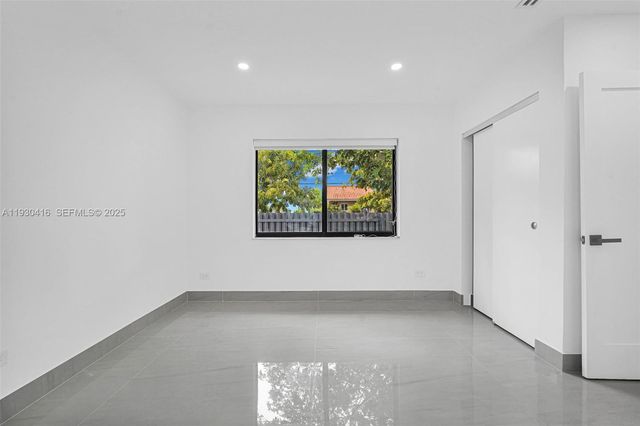 998 SW 11th St, Miami, FL 33129