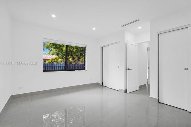 998 SW 11th St, Miami, FL 33129