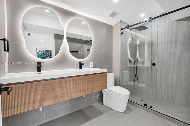 998 SW 11th St, Miami, FL 33129