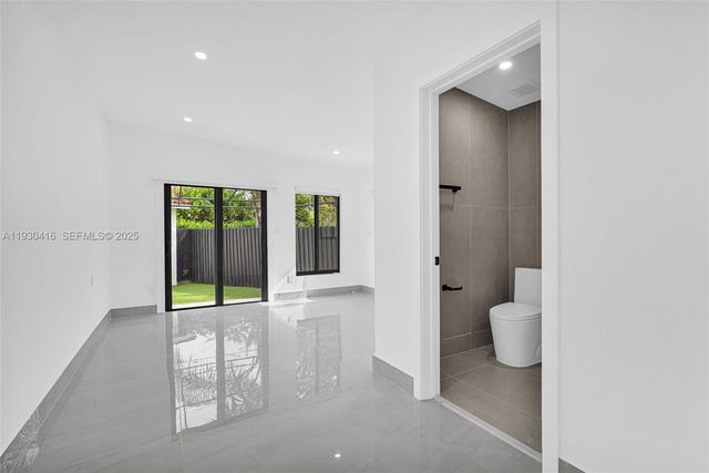 998 SW 11th St, Miami, FL 33129