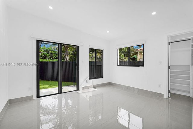 998 SW 11th St, Miami, FL 33129