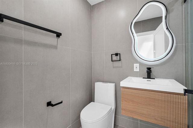 998 SW 11th St, Miami, FL 33129