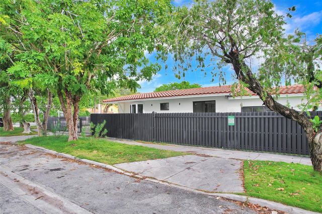 998 SW 11th St, Miami, FL 33129