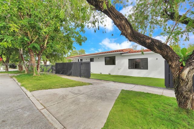 998 SW 11th St, Miami, FL 33129