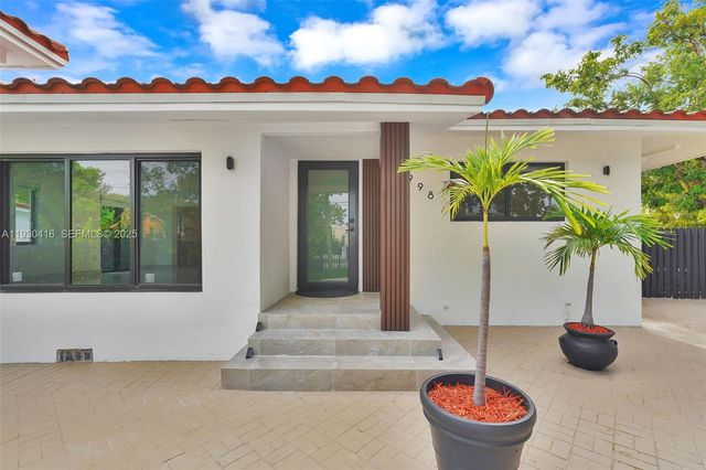 998 SW 11th St, Miami, FL 33129