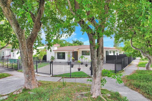 998 SW 11th St, Miami, FL 33129