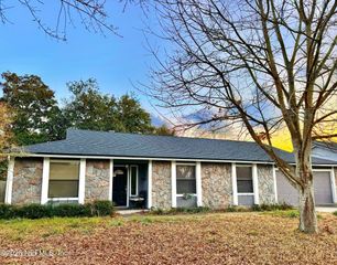 5326 TILTING OAKS Court E, Jacksonville, FL 32258