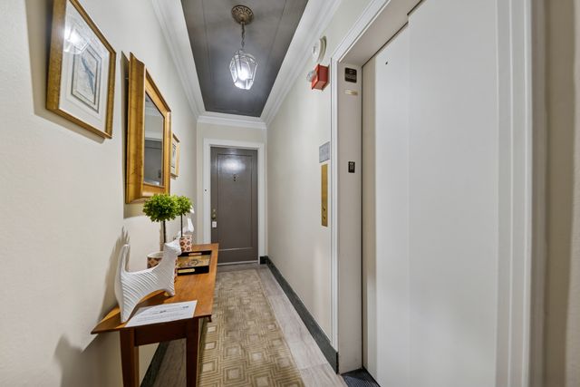 2440 N Lakeview Avenue 11D, Chicago, IL 60614