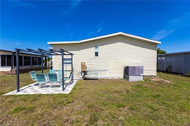 3152 Indian Village LN, North Fort Myers, FL 33917