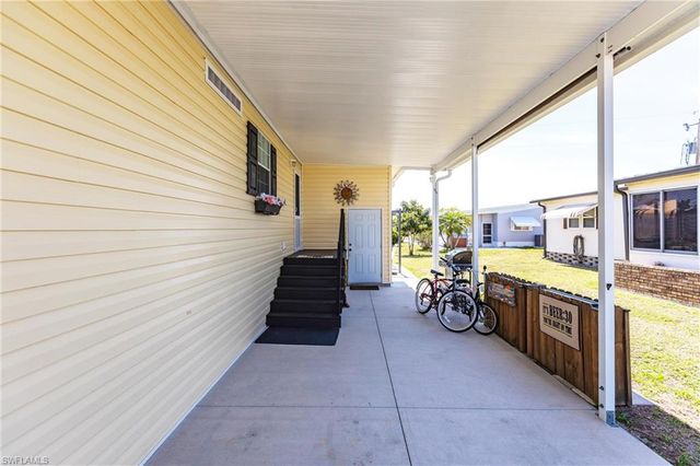 3152 Indian Village LN, North Fort Myers, FL 33917