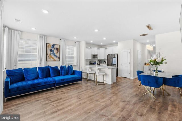 14 PEREGRINE WAY, Burlington, NJ 08016