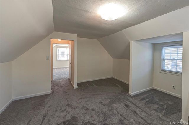 75 Miles Avenue, Albertson, NY 11507