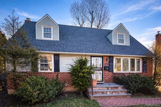 75 Miles Avenue, Albertson, NY 11507