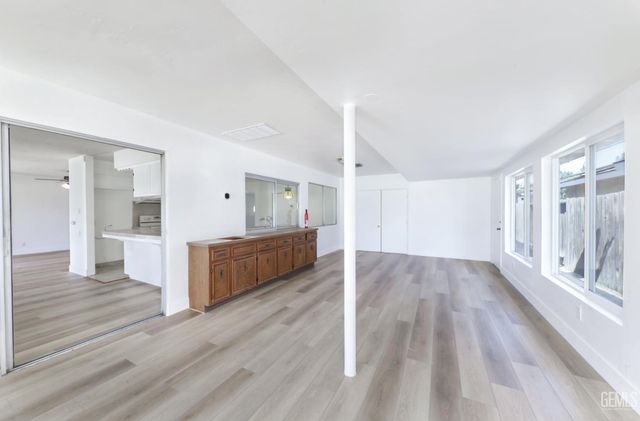6009 Desert Hills Avenue, Bakersfield, CA 93309