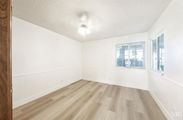 6009 Desert Hills Avenue, Bakersfield, CA 93309