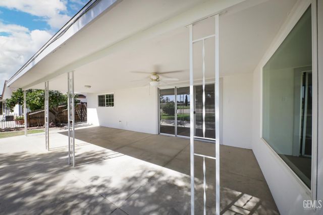 6009 Desert Hills Avenue, Bakersfield, CA 93309