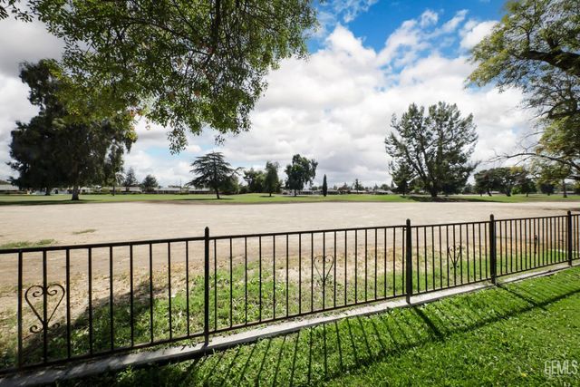 6009 Desert Hills Avenue, Bakersfield, CA 93309