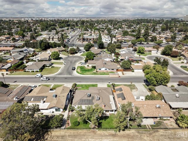 6009 Desert Hills Avenue, Bakersfield, CA 93309