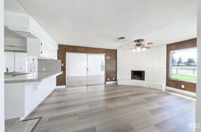 6009 Desert Hills Avenue, Bakersfield, CA 93309
