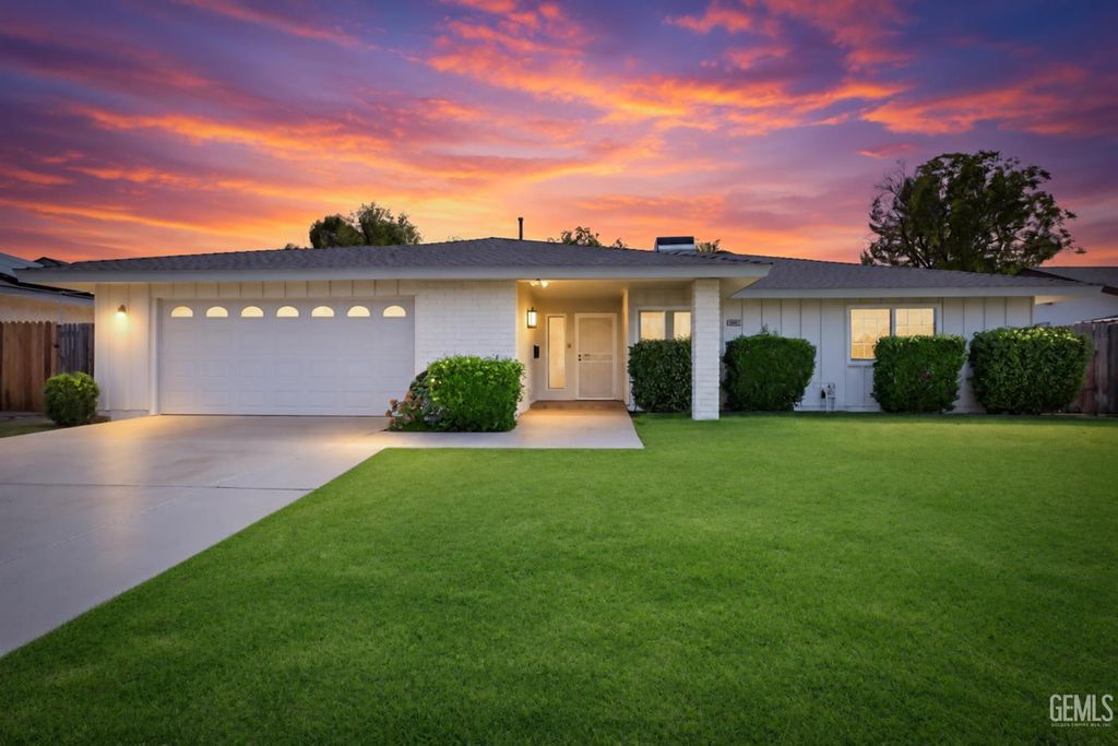 6009 Desert Hills Avenue, Bakersfield, CA 93309