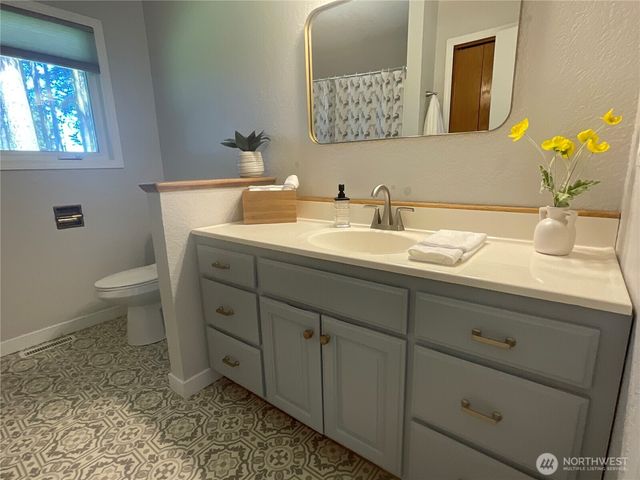 1656 Fern Place, Oak Harbor, WA 98277
