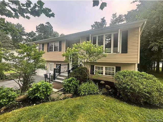 23 Hankin Loop, Poughkeepsie, NY 12601